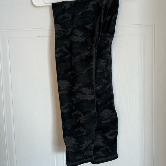 Black and Grey army fabletics leggings - Picture 1 of 2
